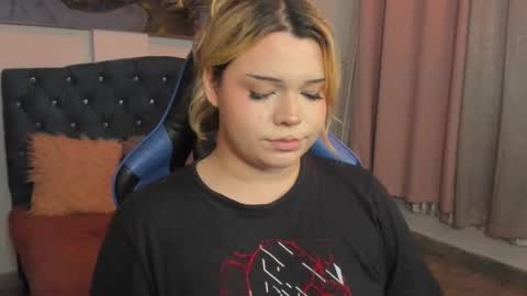 Snapshot of maxxxine_ chatting on 03.11.25 Maxine Minx online show from 03.11.25