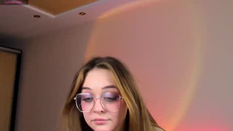 Snapshot of may_fl0wer chatting on 03.07.25 May Flower online show from 03.07.25