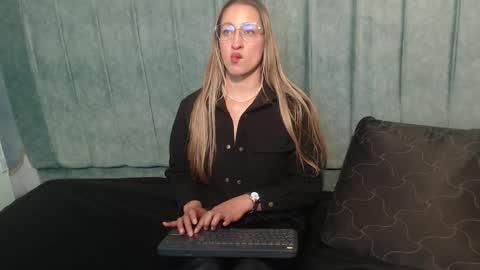 Maya online show from 09.21.25