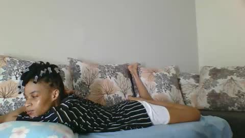 Snapshot of maya_dol chatting on 10.21.25 maya online show from 10.21.25