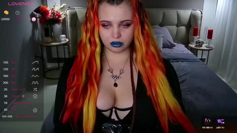 Maya Mils online show from 02.01.25