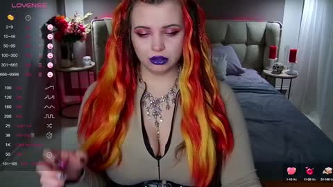 Maya Mils online show from 02.04.25