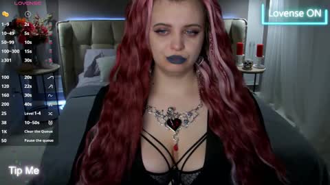 Maya Mils online show from 03.01.25