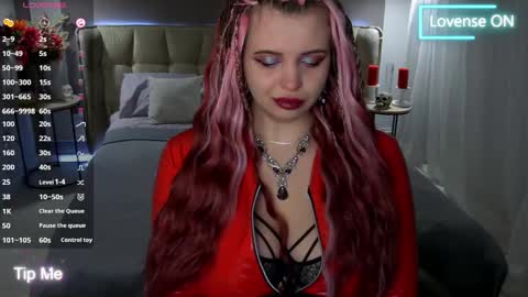 Maya Mils online show from 03.08.25