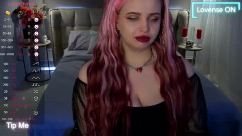 Maya Mils online show from 03.10.25