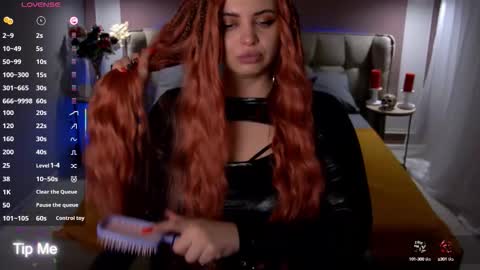 Maya Mils online show from 09.12.25