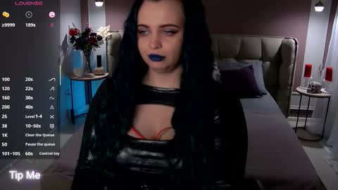 Maya Mils online show from 10.04.25