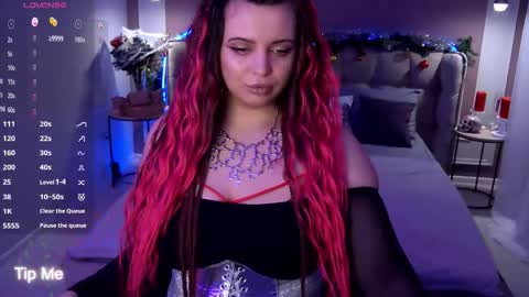 Maya Mils online show from 12.22.25