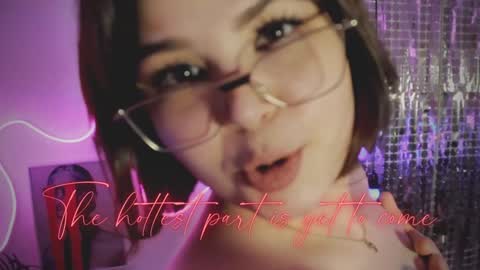 Snapshot of maya_muse chatting on 12.04.24 Woman online show from 12.04.24