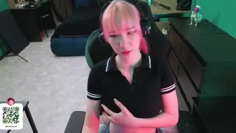 Maya Viola online show from 04.15.26