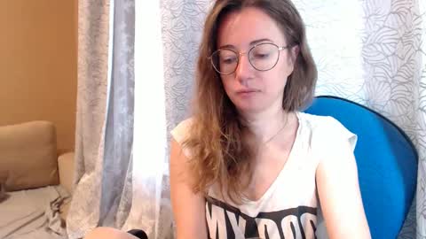 Snapshot of mayacateyes chatting on 09.26.25 Maya online show from 09.26.25