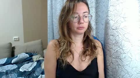 Snapshot of mayacateyes chatting on 11.02.25 Maya online show from 11.02.25