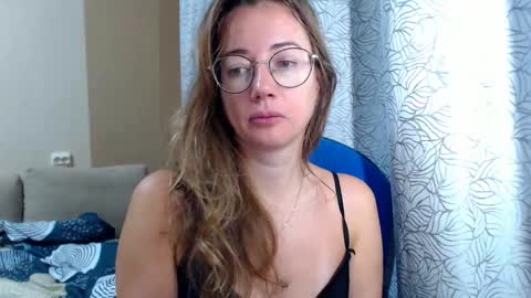 Snapshot of mayacateyes chatting on 11.09.25 Maya online show from 11.09.25