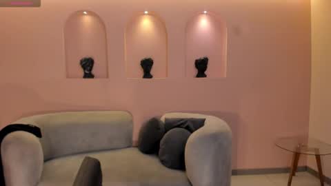 Snapshot of mayahoffman_ chatting on 12.19.25 M A Y A H O F F M A N online show from 12.19.25