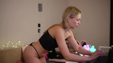 M A Y A online show from 11.02.25