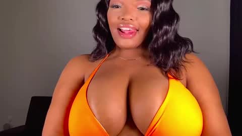 Snapshot of maybabi chatting on 12.22.24 MayBabi online show from 12.22.24