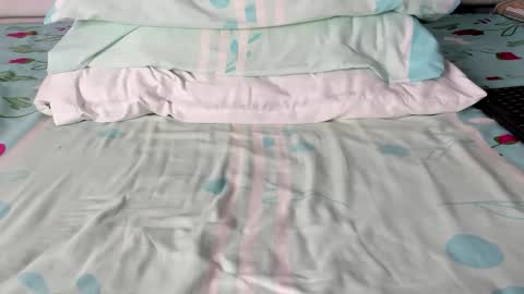 Snapshot of maybelline_666 chatting on 12.16.25 Maybelline69 online show from 12.16.25