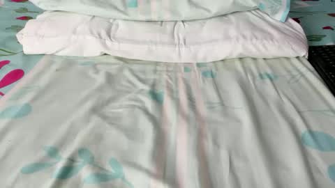 Snapshot of maybelline_666 chatting on 12.17.25 Maybelline69 online show from 12.17.25