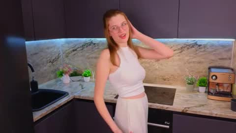 Snapshot of maydabarrick chatting on 02.12.25 Mia online show from 02.12.25