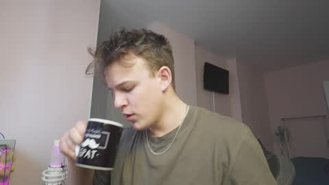Snapshot of maygly chatting on 03.04.26 Slava and Alextatto online show from 03.04.26