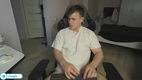 Snapshot of maygly chatting on 05.01.26 Slava and Alextatto online show from 05.01.26