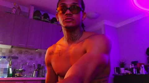 Snapshot of maykol_brown chatting on 04.15.26 MAYKOL BROWN online show from 04.15.26