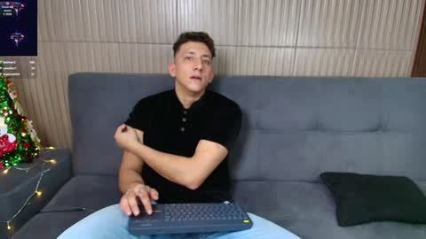 Snapshot of maykol_victoria chatting on 12.12.24 Maykol victoria1624 online show from 12.12.24