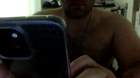 Snapshot of mbotve chatting on 10.31.25 VzlaMan online show from 10.31.25