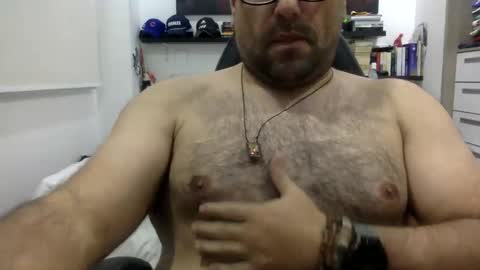 Snapshot of mbotve chatting on 11.02.25 VzlaMan online show from 11.02.25