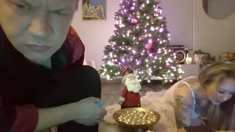 Snapshot of me2283 chatting on 12.04.24 me2283 online show from 12.04.24