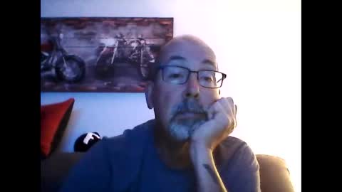 Snapshot of meathome3 chatting on 10.13.25 me at home online show from 10.13.25