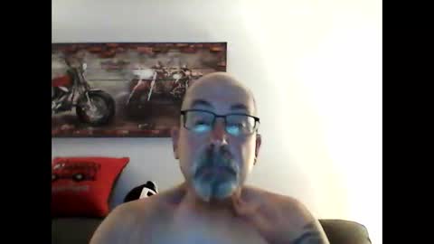 Snapshot of meathome3 chatting on 04.25.26 me at home online show from 04.25.26