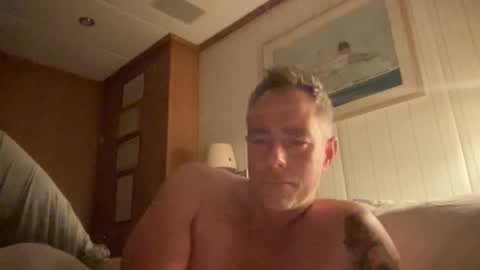 Snapshot of meau_lest chatting on 11.04.25 Meau Lest online show from 11.04.25