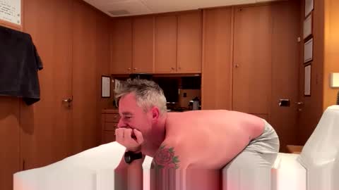 Snapshot of meau_lest chatting on 11.06.25 Meau Lest online show from 11.06.25