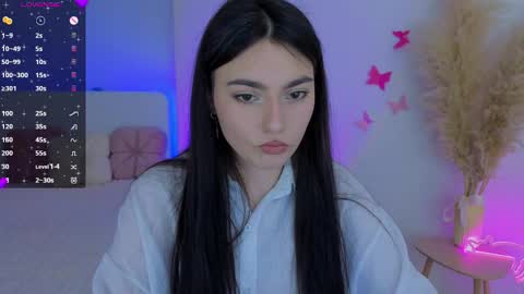 Snapshot of medina_andress chatting on 04.24.26 Dina online show from 04.24.26