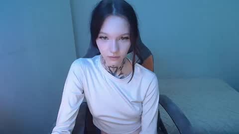 Snapshot of mefwhore chatting on 01.28.25 mefwhOre online show from 01.28.25