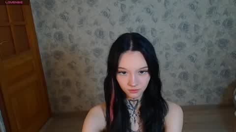 Snapshot of mefwhore chatting on 03.11.25 mefwhOre online show from 03.11.25