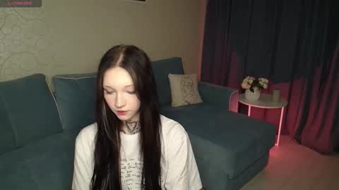 Snapshot of mefwhore chatting on 10.30.25 mefwhOre online show from 10.30.25