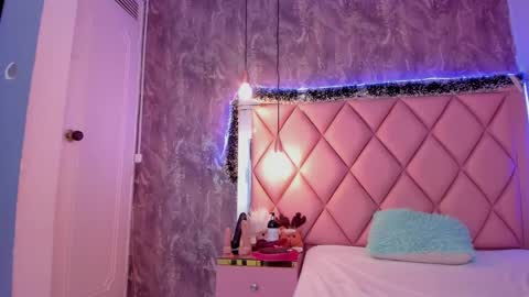 Snapshot of megan_and_clohe chatting on 12.22.24 M E G A N online show from 12.22.24