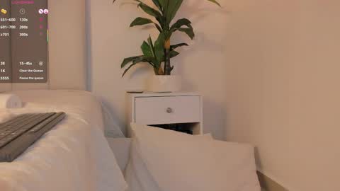 Snapshot of megan_brunette2 chatting on 05.15.26 megan_brunette2 online show from 05.15.26
