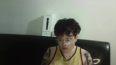 Megan and sophi online show from 02.25.25