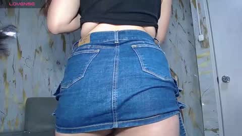 Snapshot of megan_hot_v chatting on 02.12.26 Hi Stream 1430 to 2100pm online show from 02.12.26