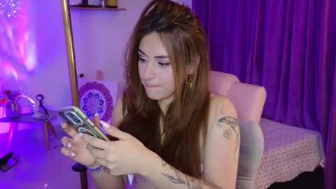                 Laura                 online show from 03.21.26