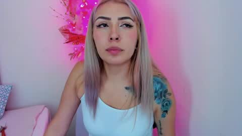 Snapshot of megan_sexrose chatting on 01.04.25 Megan rose online show from 01.04.25