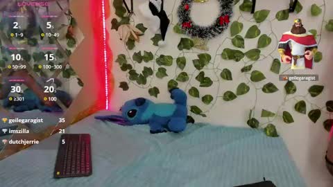 Snapshot of megan_xoxo1 chatting on 12.11.24 Megan online show from 12.11.24