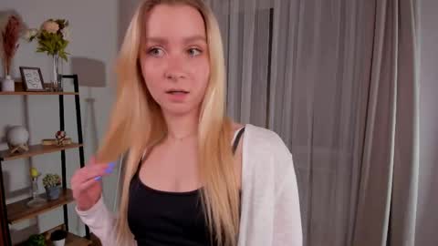 Snapshot of meganhenns chatting on 04.20.26 Elly online show from 04.20.26