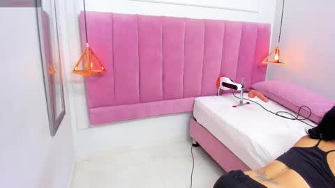 Snapshot of megansaenz_1 chatting on 10.11.25 Megan online show from 10.11.25