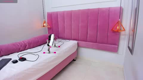 Snapshot of megansaenz_1 chatting on 10.16.25 Megan online show from 10.16.25