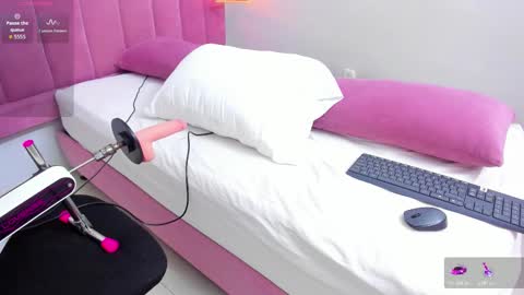 Snapshot of megansaenz_1 chatting on 11.01.25 Megan online show from 11.01.25