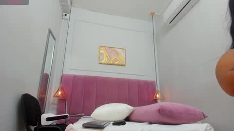 Snapshot of megansaenz_1 chatting on 11.14.25 Megan online show from 11.14.25